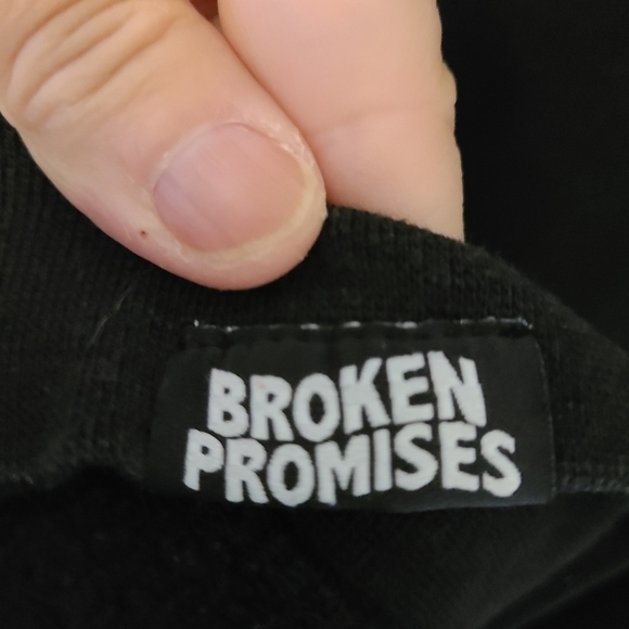 BROKEN PROMISES Long Sleeve Black Sweatshirt Size Medium - Picture 5 of 6